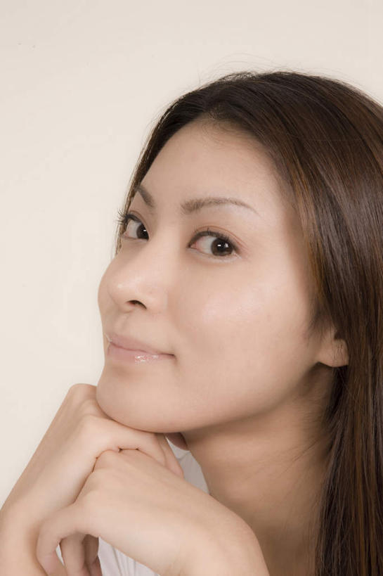 东方人,脸,头,脸颊,一个人,商务人士,商务女性,坐,笑,微笑,竖图,室内,特写,白天,白色背景,正面,亚洲,仅一个年轻女性,仅一个女性,仅一个人,撑,握,套装,拿,拿着,托腮,注视,黄种人,观察,看,托,握着,摄影,影棚,观看,察看,关注,托下巴,商务装,工薪阶层,年轻女性,女人,女性,亚洲人,头部,脸部,脸蛋,面部,白领,上班族,坐着,半身,彩图,影棚拍摄,拍摄