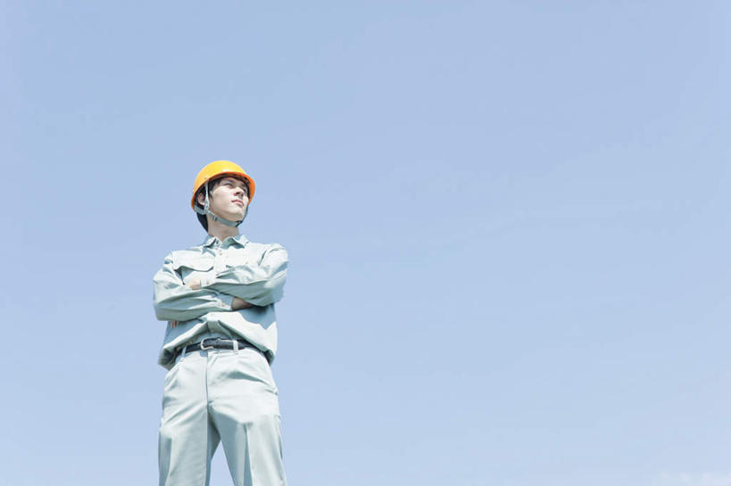 东方人,一个人,站,双手交叉,横图,室外,白天,仰视,帽子,亚洲,仅一个男性,仅一个人,阴影,光线,头盔,影子,扭头,注视,黄种人,仅一个年轻男性,黄色,蓝色,蓝天,天空,阳光,安全帽,天,观察,看,站着,转头,晴朗,观看,察看,双手抱胸,关注,万里无云,一顶,男人,男性,年轻男性,亚洲人,晴空,晴空万里,站立,半身,彩图,低角度拍摄