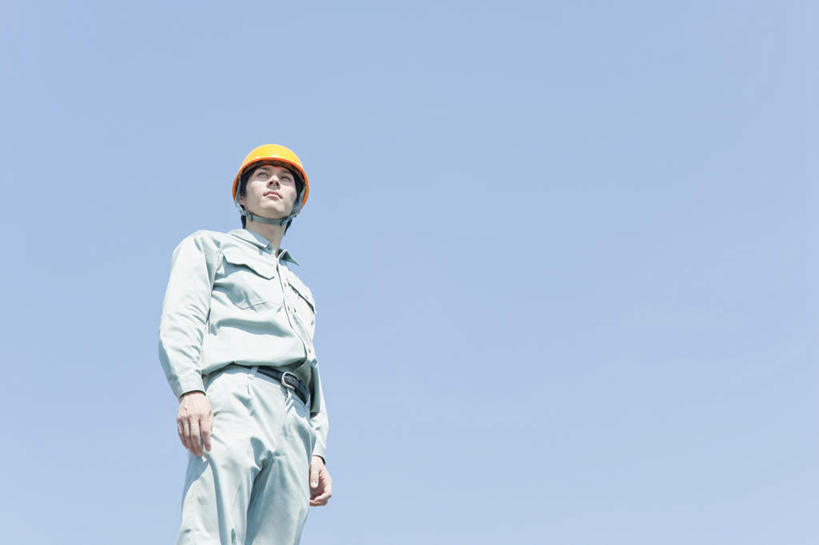 东方人,一个人,站,横图,室外,白天,仰视,帽子,亚洲,仅一个男性,仅一个人,阴影,光线,头盔,影子,注视,黄种人,仅一个年轻男性,黄色,蓝色,蓝天,天空,阳光,安全帽,天,观察,看,站着,晴朗,观看,察看,关注,万里无云,一顶,男人,男性,年轻男性,亚洲人,晴空,晴空万里,站立,半身,彩图,低角度拍摄