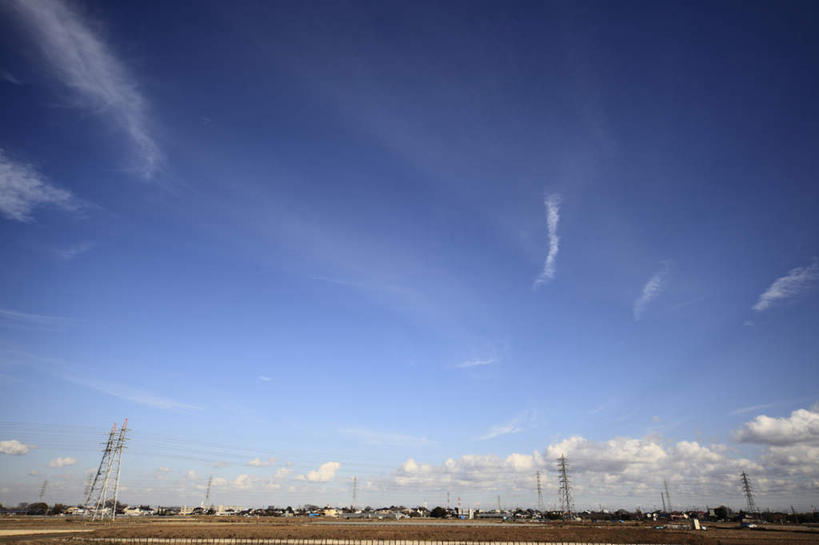 无人,横图,室外,白天,仰视,神奈川,日本,亚洲,一排,许多,整齐,电力,电线,电线杆,线,地平线,云,云朵,辽阔,地面,电能,神奈川县,线路,云彩,排列,蓝色,白云,蓝天,天空,天,晴朗,电,一望无际,电源,队列,延伸,能量,东亚,本州,关东地方,本州岛,日本国,天地相交,晴空,彩图,低角度拍摄