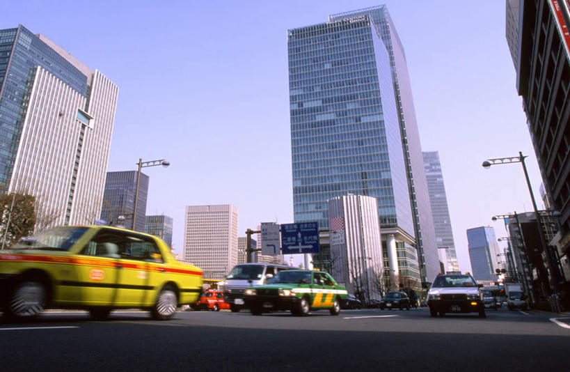 无人,高楼大厦,横图,室外,白天,仰视,度假,美景,城市风光,城市,大厦,建筑,路灯,摩天大楼,汽车,照明,东京,日本,亚洲,许多,阴影,光线,影子,景观,灯光,中央区,娱乐,建设,车,灯,蓝色,蓝天,天空,阳光,交通工具,轿车,天,享受,休闲,景色,放松,晴朗,照亮,照明设备,载具,东亚,本州,万里无云,关东地方,本州岛,日本国,东京都,晴空,晴空万里,彩图,低角度拍摄,大楼,高层建筑,高楼,摩天楼