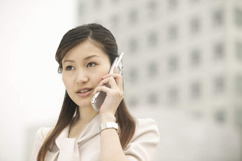 东方人,一个人,商务人士,商务女性,高楼大厦,站,举,打电话,横图,室外,白天,仰视,办公楼,大厦,建筑,摩天大楼,写字楼,电话,手机,亚洲,仅一个年轻女性,仅一个女性,仅一个人,握,套装,朦胧,模糊,拿,拿着,注视,黄种人,通讯设备,一个,蓝色,蓝天,天空,楼宇,天,观察,看,托,站着,商务楼,握着,单个,观看,察看,关注,商务装,工薪阶层,交流,年轻女性,女人,女性,亚洲人,白领,上班族,沟通,举起,举手,举着,通话,向上举,向上伸,向上托,站立,半身,彩图,低角度拍摄,大楼,高层建筑,高楼,摩天楼