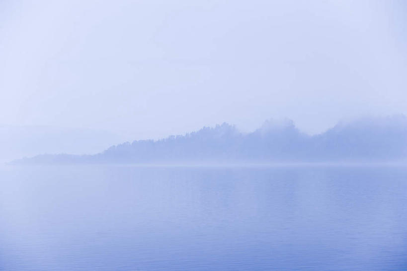 无人,横图,室外,白天,正面,旅游,度假,湖,湖泊,美景,山,山脉,水,雾,日本,亚洲,朦胧,模糊,湖面,景观,山峰,水流,水面,山峦,娱乐,自然,湖水,群山,享受,休闲,景色,放松,迷雾,自然风光,东亚,本州,本州岛,日本国,青森,青森县,东北地方,十和田市,十和田,大雾,彩图