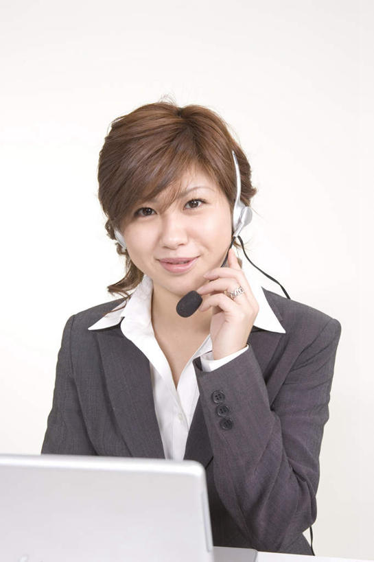 东方人,一个人,商务人士,商务女性,坐,竖图,室内,白天,白色背景,正面,快乐,满意,幸福,电脑,笔记本电脑,亚洲,仅一个年轻女性,仅一个女性,仅一个人,套装,网络,棕色,音响,音乐,黄种人,娱乐,通讯设备,耳机,享受,休闲,放松,摄影,影棚,无线,舒适,享乐,通信设备,商务装,无线网络,无线上网,便携式电脑,工薪阶层,手提电脑,年轻女性,女人,女性,亚洲人,白领,上班族,坐着,半身,彩图,影棚拍摄,拍摄,短发