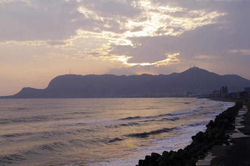 无人,横图,俯视,室外,白天,旅游,度假,石头,美景,日落,山,山脉,北海道,日本,亚洲,石子,景观,山峰,晚霞,霞光,落日,山峦,娱乐,蓝色,蓝天,天空,自然,黄昏,群山,天,享受,休闲,景色,彩霞,放松,自然风光,东亚,日本国,北海道地方,北海道岛,夕照,石块,岩石,夕阳,彩图,高角度拍摄,斜阳