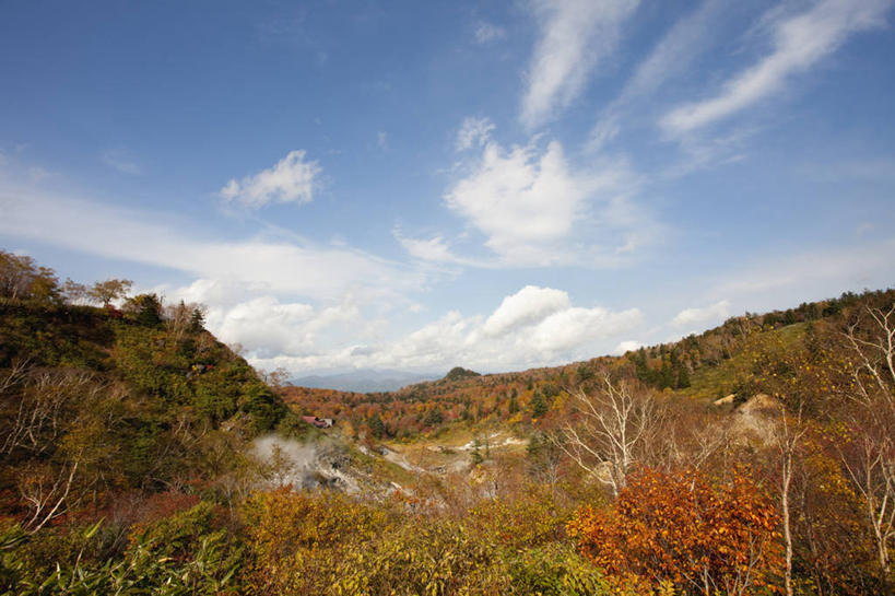 无人,横图,室外,白天,正面,旅游,度假,美景,秋季,山,山脉,秋田县,日本,亚洲,阴影,光线,影子,景观,山峰,云,云朵,山峦,云彩,娱乐,蓝色,白云,蓝天,天空,阳光,自然,群山,天,享受,休闲,景色,放松,晴朗,自然风光,东亚,本州,本州岛,日本国,秋田,东北地方,八幡平,晴空,秋,秋天,彩图,鹿角郡