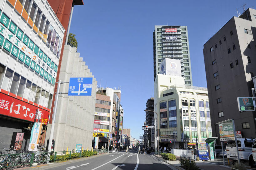 无人,高楼大厦,横图,室外,白天,仰视,度假,美景,植物,城市风光,城市,大厦,道路,建筑,路,摩天大楼,公路,东京,日本,亚洲,阴影,光线,影子,景观,分界线,停车线,交通,娱乐,树,树木,蓝色,绿色,蓝天,天空,阳光,自然,天,享受,休闲,景色,放松,生长,晴朗,成长,车行道,车行道分界线,标线,东亚,车行线,本州,万里无云,关东地方,本州岛,日本国,东京都,晴空,晴空万里,马路,彩图,低角度拍摄,大楼,高层建筑,高楼,摩天楼,练马区