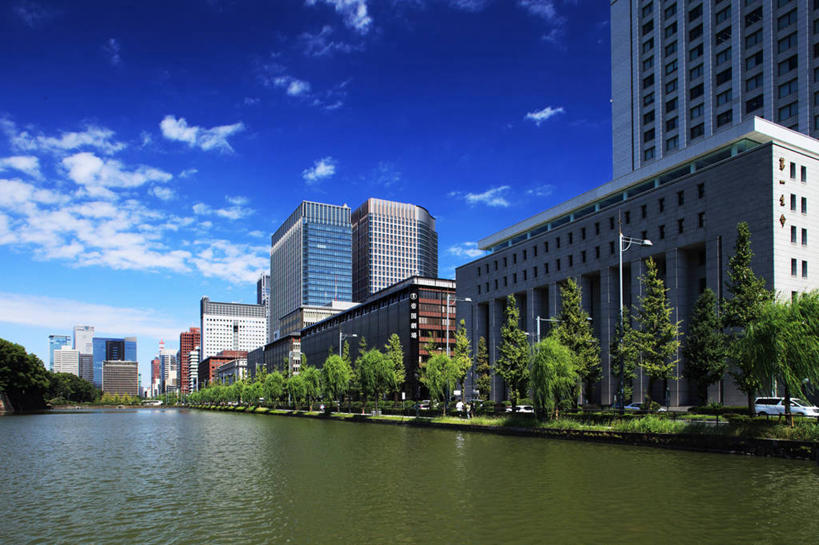 无人,公园,高楼大厦,横图,室外,白天,仰视,度假,河流,美景,水,植物,城市风光,城市,大厦,建筑,摩天大楼,东京,日本,亚洲,阴影,波纹,光线,影子,河水,景观,水流,云,云朵,涟漪,云彩,娱乐,建设,树,树木,蓝色,绿色,白云,倒影,蓝天,水纹,天空,阳光,自然,波浪,天,享受,休闲,景色,放松,千代田区,生长,晴朗,成长,倒映,东亚,本州,关东地方,本州岛,日本国,东京都,水晕,日比谷公园,反照,晴空,彩图,低角度拍摄,大楼,高层建筑,高楼,摩天楼