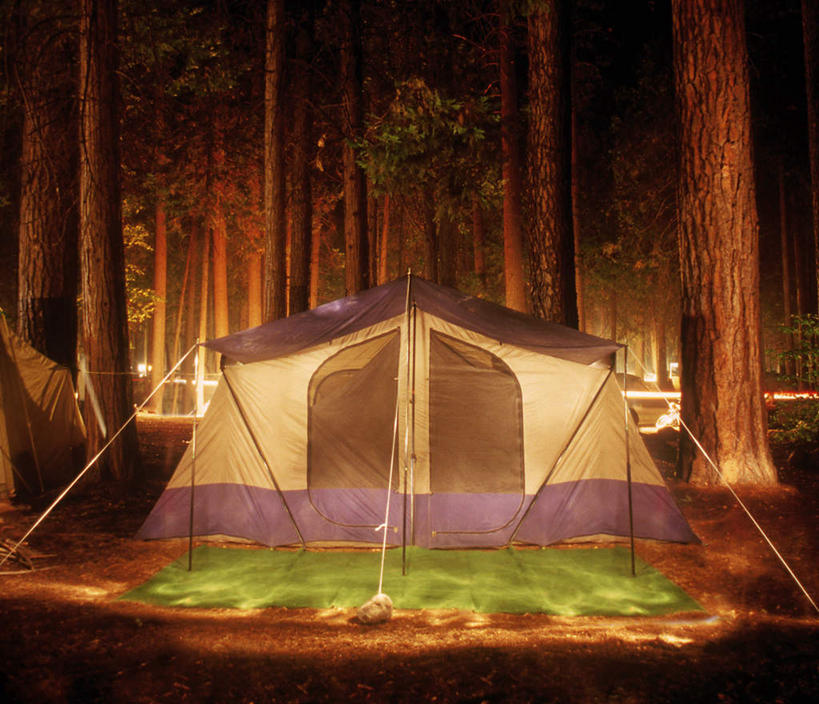 无人,横图,室外,夜晚,正面,旅游,度假,热情,草地,草坪,植物,火,火焰,帐篷,燃烧,娱乐,草,树,树木,绿色,自然,享受,休闲,放松,生长,成长,篝火,露营,野营,宿营,彩图