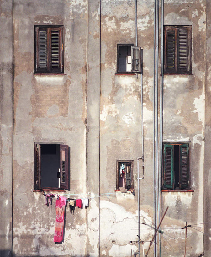 无人,家,竖图,室外,白天,正面,度假,美景,窗户,城市风光,城市,古巴,一排,一幢,许多,吊挂,悬挂,阴影,服装,整齐,光线,影子,房屋,墙,屋子,景观,挂,休闲装,娱乐,楼房,斑驳,玻璃窗,墙壁,墙面,住宅,排列,衣服,阳光,享受,休闲,休闲服,景色,放松,服饰,北美,北美洲,队列,美洲,圣地亚哥,北亚美利加洲,亚美利加洲,古巴共和国,班驳,彩图,房子