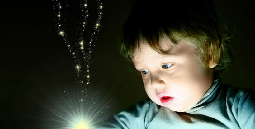 西方人,儿童,脸,头,眼睛,鼻子,嘴,脸颊,眉毛,睫毛,一个人,无人,横图,室内,特写,白天,侧面,纯洁,数码,科技,欧洲,欧洲人,瞳孔,仅一个男性,仅一个人,阴影,黑色背景,梦幻,发光,光束,光线,光泽,网络,光亮,光芒,高光,几何,计算机图形,照射,合成,小孩,仅一个小孩,可爱,童年,童趣,眼部,摄影,影棚,电脑合成图,数码合成图,未来,发亮,照耀,光辉,童真,憧憬,烂漫,无邪,写实,具体,具象,毫光,映照,天真,男孩,男人,男性,白种人,孩子,头部,鼻,睫,脸部,脸蛋,眉,面部,眼,眼睫毛,眼眉,嘴巴,嘴唇,半身,彩图,影棚拍摄,拍摄,眼眉毛,男生