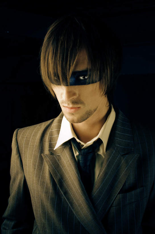 西方人,脸,头,眼睛,鼻子,嘴,耳朵,脸颊,眉毛,睫毛,胡须,一个人,站,竖图,室内,白天,正面,衬衫,西装,欧洲,欧洲人,瞳孔,仅一个男性,仅一个人,阴影,套装,正装,节日,庆祝,反射,彩绘,影子,领带,注视,职业装,文化,仅一个年轻男性,观察,看,站着,庆典,眼部,观看,纪念,察看,关注,男人,男性,年轻男性,白种人,头部,胡子,小胡子,鼻,鼻孔,耳,耳部,睫,口,口腔,脸部,脸蛋,眉,面部,眼,眼睫毛,眼眉,嘴巴,嘴唇,站立,半身,彩图,衬衣,眼眉毛