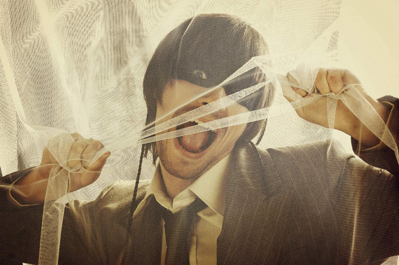 西方人,脸,头,眼睛,鼻子,嘴,耳朵,脸颊,眉毛,睫毛,手,胡须,一个人,站,横图,室内,白天,正面,衬衫,西装,欧洲,欧洲人,瞳孔,仅一个男性,仅一个人,握,阴影,套装,正装,节日,庆祝,反射,彩绘,影子,领带,拿,拿着,注视,职业装,文化,仅一个年轻男性,白色,纱巾,观察,看,站着,张嘴,庆典,手部,握着,眼部,观看,纪念,察看,卫生,关注,张大嘴巴,纯真,洁净,光明,恬静,中间色,朴素,清白,男人,男性,年轻男性,白种人,头部,胡子,小胡子,鼻,鼻孔,耳,耳部,睫,口,口腔,脸部,脸蛋,眉,面部,眼,眼睫毛,眼眉,嘴巴,嘴唇,张开嘴,站立,半身,彩图,衬衣,眼眉毛