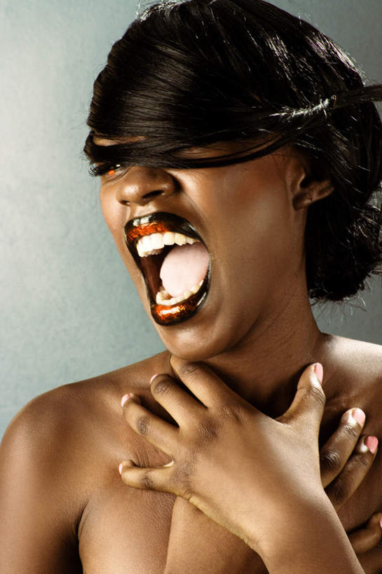 西方人,脸,头,眼睛,鼻子,嘴,脸颊,眉毛,睫毛,手,一个人,模特,闭眼,竖图,室内,特写,白天,正面,化妆,时尚,性感,欧洲,非洲,黑人,欧洲人,双手,瞳孔,仅一个年轻女性,仅一个女性,仅一个人,握,绿色背景,漂亮,绿色,张嘴,手部,诱惑,握着,眼部,摄影,影棚,惊恐,勾引,时髦,张大嘴巴,惊慌,恐慌,时兴,引诱,惊骇,妖媚,尤物,年轻女性,女人,女性,非洲人,头部,鼻,睫,脸部,脸蛋,眉,面部,眼,眼睫毛,眼眉,嘴巴,嘴唇,张开嘴,模特儿,闭眼睛,闭着眼,闭着眼睛,半身,彩图,影棚拍摄,拍摄,眼眉毛,佳丽,丽人,美人