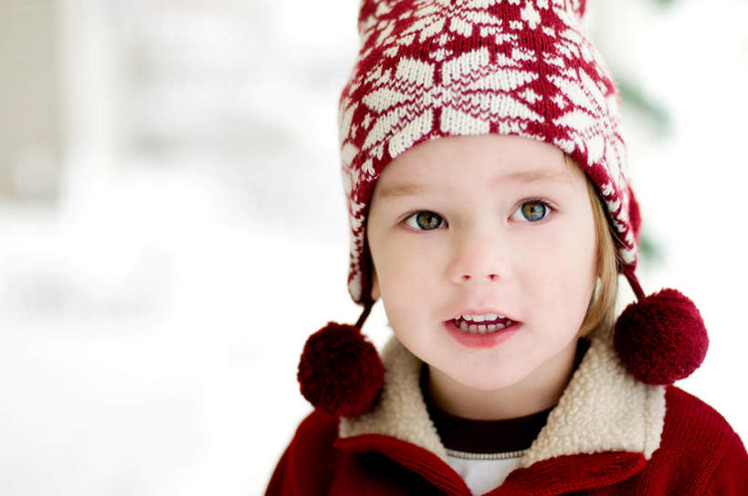 西方人,儿童,脸,头,脸颊,一个人,站,笑,微笑,露齿笑,横图,室外,特写,白天,正面,旅游,度假,纯洁,雪,大雪,帽子,欧洲,圣诞节,欧洲人,仅一个女性,仅一个人,服装,节日,朦胧,模糊,庆祝,积雪,雪景,冬季,冬天,注视,休闲装,文化,娱乐,小孩,衣服,观察,看,站着,仅一个小孩,庆典,享受,休闲,休闲服,放松,寒冷,可爱,童年,童趣,服饰,观看,纪念,察看,关注,童真,烂漫,无邪,棉帽,严寒,天真,女孩,女人,女性,白种人,孩子,头部,脸部,脸蛋,面部,站立,半身,彩图,女生