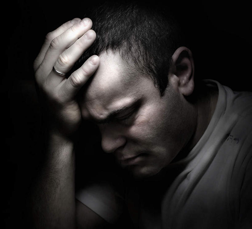 西方人,一个人,摸,横图,室内,特写,白天,侧面,爱情,失败,欧洲,欧洲人,仅一个男性,仅一个人,仅一个中年男性,撑,抚摸,黑色背景,沮丧,一枚,浪漫,装饰品,戒指,饰品,首饰,难受,恩爱,无奈,摄影,影棚,失望,悲伤,信物,撑着,伤心,难过,权利,失落,颓废,挫败,受挫,落败,落空,错过,失足,失意,失策,失算,颓丧,衰颓,悲哀,懊丧,颓靡,气馁,丧气,手饰,败北,挫折,失利,男人,男性,中年男性,白种人,触摸,接触,半身,彩图,影棚拍摄,拍摄