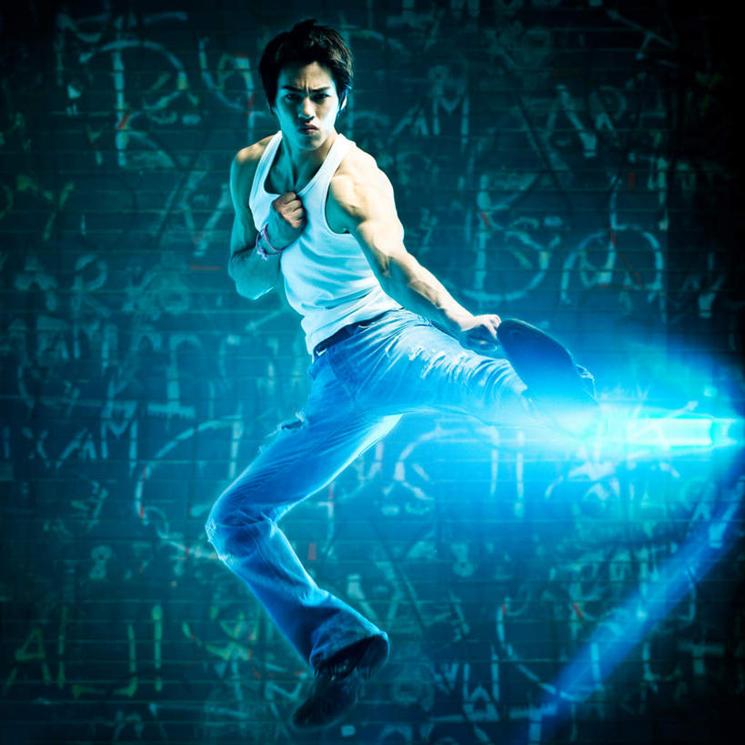 东方人,一个人,跳,方图,室内,白天,正面,亚洲,仅一个男性,仅一个人,踢,服装,英文,标志,文字,字符,字母,半空,休闲装,黄种人,标识,仅一个年轻男性,衣服,黑板,休闲,休闲服,服饰,英文字母,男人,男性,年轻男性,亚洲人,跳跃,彩图,全身