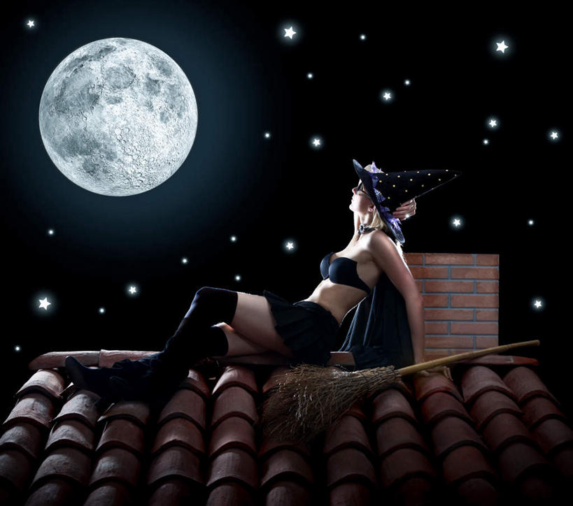 西方人,一个人,家,横图,室外,夜晚,侧面,泳装,比基尼,星空,建筑,夜景,欧洲,欧洲人,仅一个年轻女性,仅一个女性,仅一个人,撑,瓦片,房屋,屋顶,屋子,月亮,星星,月光,顶棚,瓦,注视,楼房,住宅,观察,看,星形,建造,观看,明亮,察看,撑着,关注,五角形,屋瓦,皎洁,年轻女性,女人,女性,白种人,星夜,夜空,五角星,彩图,全身,三点式,泳衣,房子