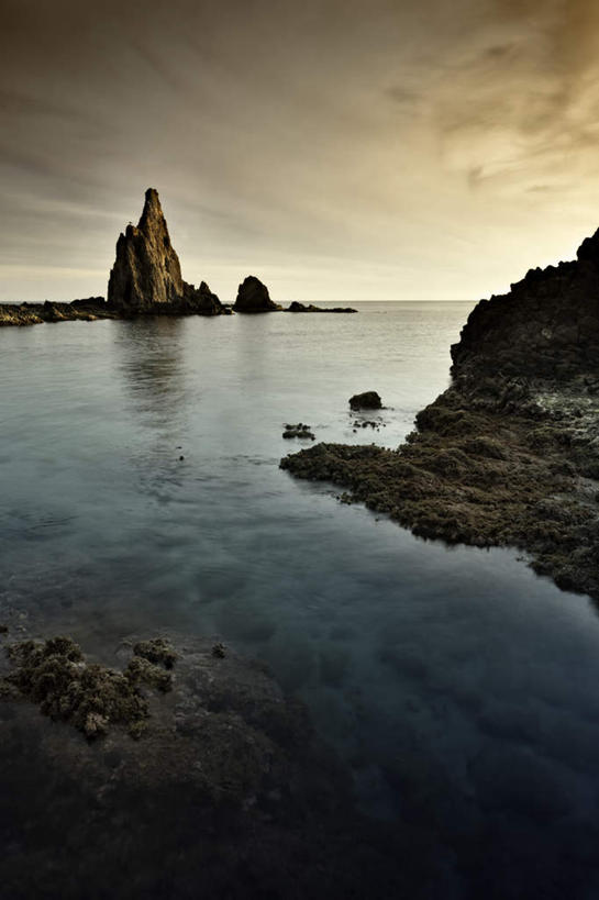 无人,竖图,室外,白天,正面,旅游,度假,海浪,海洋,礁石,石头,美景,日落,山,山脉,西班牙,欧洲,阴影,光线,石子,影子,景观,浪花,山峰,水平线,晚霞,霞光,落日,辽阔,海平线,山峦,娱乐,安达卢西亚,阳光,自然,海水,黄昏,群山,享受,休闲,广阔,景色,彩霞,放松,一望无际,南欧,自然风光,安达鲁西亚,海景,阿尔梅里亚,西班牙王国,安达卢西亚自治区,无边无际,一马平川,夕照,阿尔梅里亚省,大海,风浪,海,海水的波动,礁,近岸浪,石块,岩石,涌浪,夕阳,彩图,水天相接,水天一线,斜阳