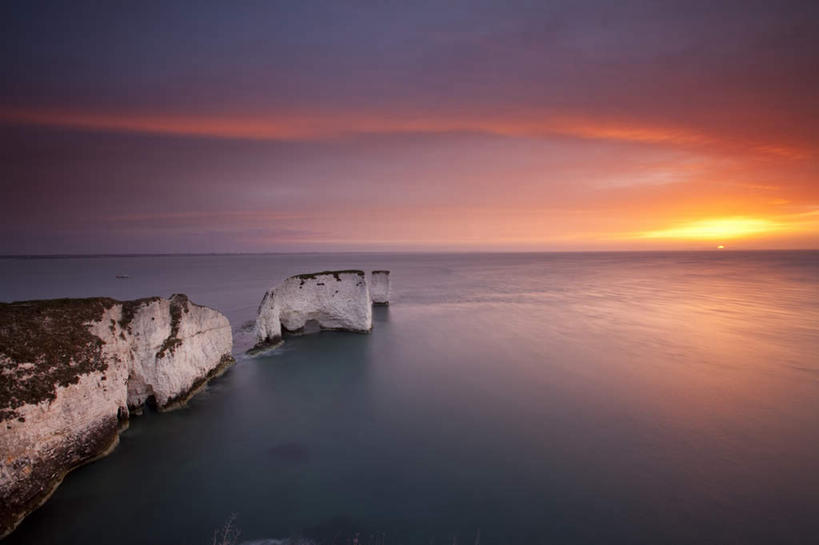 无人,横图,室外,白天,正面,旅游,度假,海浪,海洋,礁石,石头,美景,日落,英国,欧洲,阴影,波纹,光线,石子,影子,景观,浪花,水平线,晚霞,霞光,落日,辽阔,海平线,娱乐,蓝色,蓝天,水纹,天空,阳光,自然,海水,黄昏,波浪,天,享受,休闲,广阔,景色,彩霞,放松,晴朗,一望无际,西欧,自然风光,大不列颠,海景,大不列颠及北爱尔兰联合王国,万里无云,大不列颠联合王国,日不落英帝国,无边无际,一马平川,夕照,伯恩茅斯,大海,风浪,海,海水的波动,礁,近岸浪,石块,岩石,涌浪,晴空,晴空万里,夕阳,彩图,水天相接,水天一线,斜阳