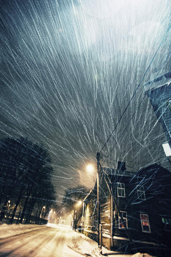 无人,家,竖图,室外,白天,仰视,旅游,度假,美景,雨,暴雨,大雨,别墅,城市风光,城市,道路,建筑,路,公路,欧洲,爱沙尼亚,阴影,光线,影子,房屋,屋子,景观,公寓,建筑群,灯光,交通,首都,娱乐,建设,洋房,楼房,住宅,享受,休闲,景色,放松,细雨,东欧,乌云密布,爱沙尼亚共和国,塔林,小雨,马路,彩图,低角度拍摄,房子