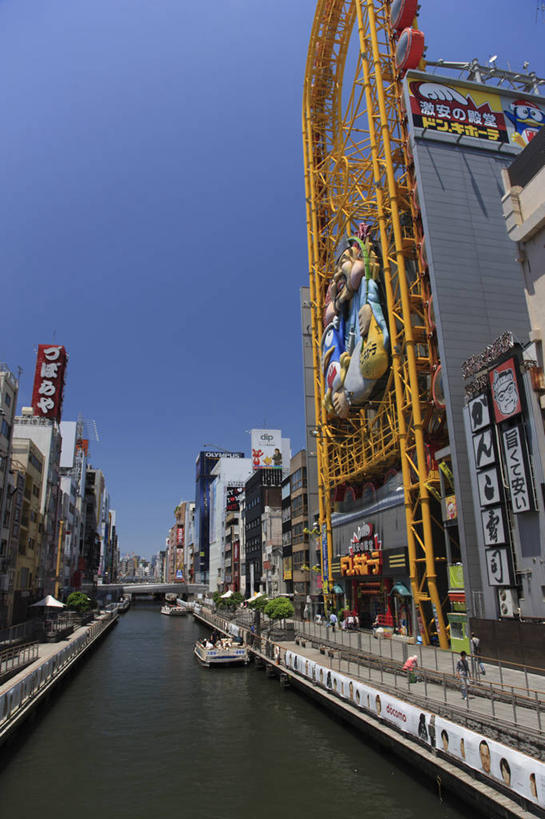 无人,家,商店,竖图,室外,白天,仰视,度假,河流,美景,水,城市风光,城市,指示牌,日本,亚洲,许多,阴影,光线,标志,文字,影子,房屋,屋子,河水,景观,水流,很多,娱乐,标识,商铺,楼房,住宅,排列,蓝色,蓝天,天空,阳光,天,享受,休闲,景色,放松,大阪,晴朗,队列,东亚,本州,万里无云,大阪府,本州岛,日本国,近畿地方,近畿,市肆,商号,道顿崛,道顿崛美食街,晴空,晴空万里,彩图,低角度拍摄,房子,店铺