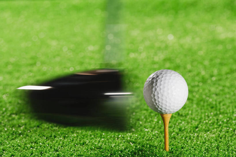 无人,横图,室外,特写,白天,正面,草地,草坪,植物,阴影,朦胧,模糊,光线,木制,高尔夫,高尔夫球,影子,球场,球座,高尔夫球场,草,树,树木,一个,绿色,阳光,自然,木制品,生长,单个,成长,支撑,高尔夫球杆,摇晃,绿茵场,高尔夫运动,高尔夫球具,支持,高尔夫球运动,彩图