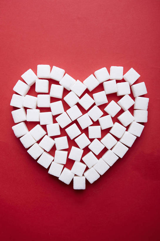 无人,竖图,俯视,室内,特写,白天,爱情,静物,许多,红色背景,爱心,图形,很多,几何,立方体,正方体,浪漫,温暖,温馨,心形,恩爱,摄影,影棚,和睦,数学,心型,彩图,高角度拍摄,影棚拍摄,拍摄,几何图形,立体几何,立体图形,正六面体,融洽