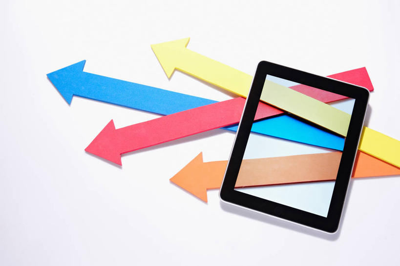 无人,横图,俯视,室内,特写,白天,白色背景,电脑,笔记本电脑,阴影,艺术,反射,网络,影子,纸艺,手工艺品,方向,文化,通讯设备,箭头,黄色,红色,蓝色,纸制品,工艺品,剪纸,橙色,摄影,影棚,一台,无线,高雅,指向,通信设备,无线网络,无线上网,便携式电脑,平板电脑,簇,自信心,品位,剪画,刻纸,手提电脑,彩图,高角度拍摄,影棚拍摄,拍摄