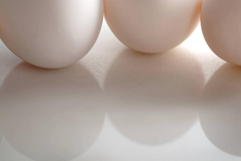 无人,横图,俯视,室内,特写,白天,桌面,桌子,复活节,阴影,节日,庆祝,反射,影子,蛋,文化,三个,庆典,摄影,影棚,纪念,彩蛋,复活节彩蛋,彩图,高角度拍摄,影棚拍摄,拍摄