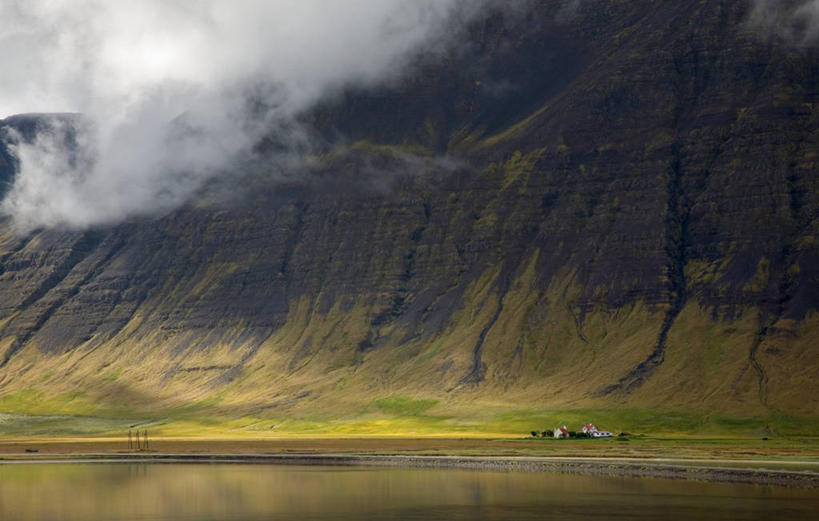 无人,横图,室外,白天,正面,旅游,度假,草地,草坪,石头,美景,山,山脉,植物,雾,朦胧,模糊,纹路,石子,纹理,景观,山峰,悬崖,山峦,娱乐,草,绿色,自然,群山,享受,休闲,景色,放松,迷雾,自然风光,肌理,绝壁,石块,大雾,彩图