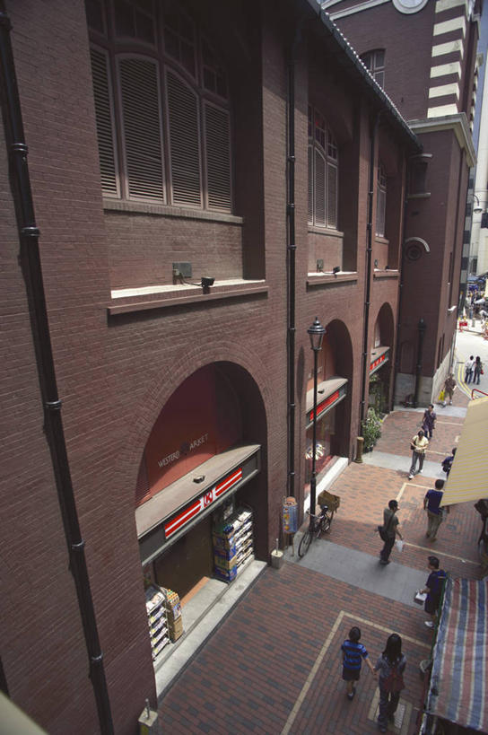 东方人,高楼大厦,走,竖图,俯视,室外,白天,购物,度假,办公楼,消费,美景,城市风光,城市,大厦,建筑,摩天大楼,写字楼,香港,中国,亚洲,行人,游客,游人,阴影,服装,光线,影子,景观,集市,市场,许多人,注视,休闲装,黄种人,娱乐,路人,旅客,衣服,阳光,楼宇,观察,看,一群人,享受,休闲,休闲服,商务楼,景色,放松,金融,服饰,观看,港,察看,关注,选购,贸易,东亚,香港特别行政区,港澳台,中华人民共和国,过客,大笪地,男人,男性,年轻男性,年轻女性,女人,女性,亚洲人,步行,散步,走路,半身,彩图,高角度拍摄,大楼,高层建筑,高楼,摩天楼