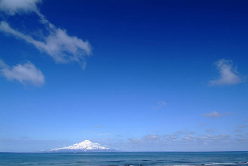 无人,横图,室外,白天,正面,旅游,度假,海浪,海洋,美景,山,雪,雪山,大雪,北海道,日本,亚洲,阴影,光线,影子,冰,积雪,景观,浪花,山峰,水平线,雪景,云,云朵,冬季,冬天,辽阔,海平线,山峦,云彩,娱乐,蓝色,白云,蓝天,天空,阳光,自然,海水,天,享受,休闲,广阔,景色,放松,寒冷,晴朗,一望无际,冰冷,自然风光,海景,东亚,日本国,北海道地方,北海道岛,严寒,冰凉,酷寒,凛冽,凛凛,极冷,无边无际,一马平川,大海,风浪,海,海水的波动,近岸浪,涌浪,晴空,彩图,利尻岛,利尻郡,水天相接,水天一线,利尻山,利尻町,利尻岳