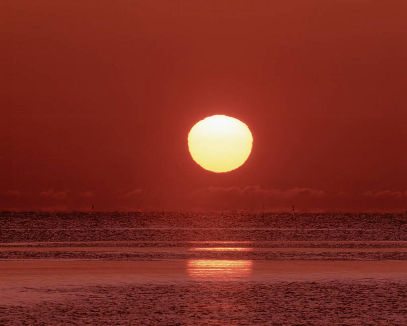 无人,横图,室外,白天,正面,旅游,度假,日出,海浪,海洋,美景,太阳,阴影,光线,圆形,图形,影子,圆,景观,浪花,水平线,辽阔,朝霞,晨曦,海平线,黎明,几何,娱乐,阳光,自然,海水,享受,休闲,广阔,景色,放松,一望无际,数学,自然风光,海景,无边无际,一马平川,大海,风浪,海,海水的波动,近岸浪,涌浪,朝阳,彩图,卯时,破晓,日始,几何图形,平面图形,水天相接,水天一线