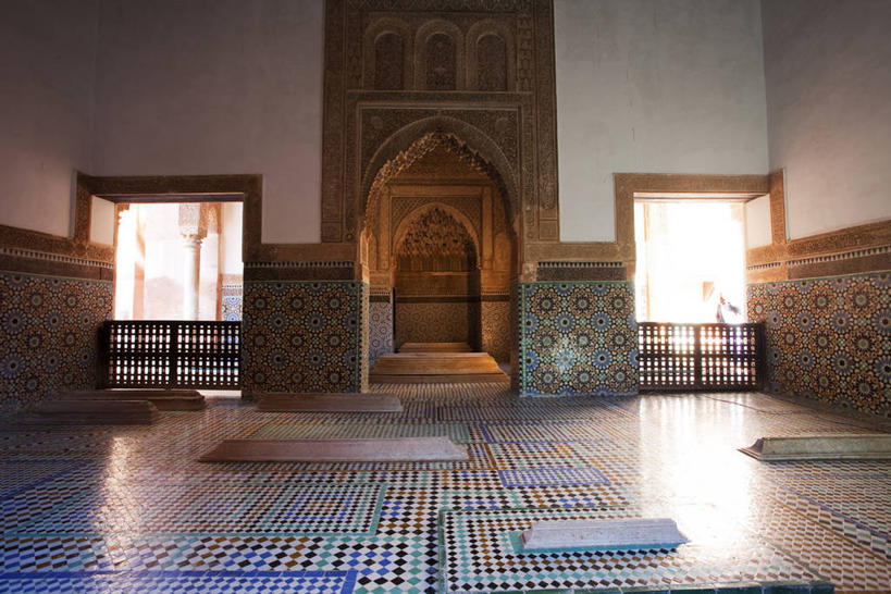 无人,横图,室内,白天,正面,旅游,度假,建材,名胜古迹,窗户,门,标志建筑,地标,建筑,非洲,摩洛哥,阴影,遗迹,反射,材料,瓷砖,影子,墙,拱门,古迹,文物,娱乐,建设,古建筑,墙砖,玻璃窗,墙壁,墙面,门框,享受,休闲,墓地,旅游胜地,放松,建造,坟墓,陵墓,坟场,古文明,阿非利加洲,摩洛哥王国,马拉喀什,彩图,墙面砖,皇陵