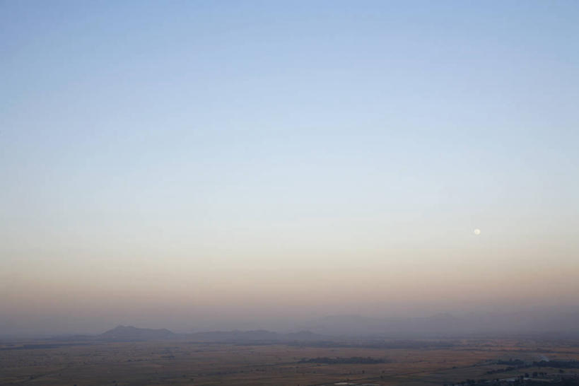 无人,横图,俯视,航拍,室外,白天,旅游,度假,美景,日落,山,山脉,缅甸,亚洲,景观,山峰,晚霞,霞光,落日,山峦,娱乐,自然,黄昏,群山,享受,休闲,景色,彩霞,放松,东南亚,鸟瞰,自然风光,缅甸联邦,夕照,薄暮,曼德勒省,夕阳,彩图,高角度拍摄,傍晚,曼德勒山,斜阳
