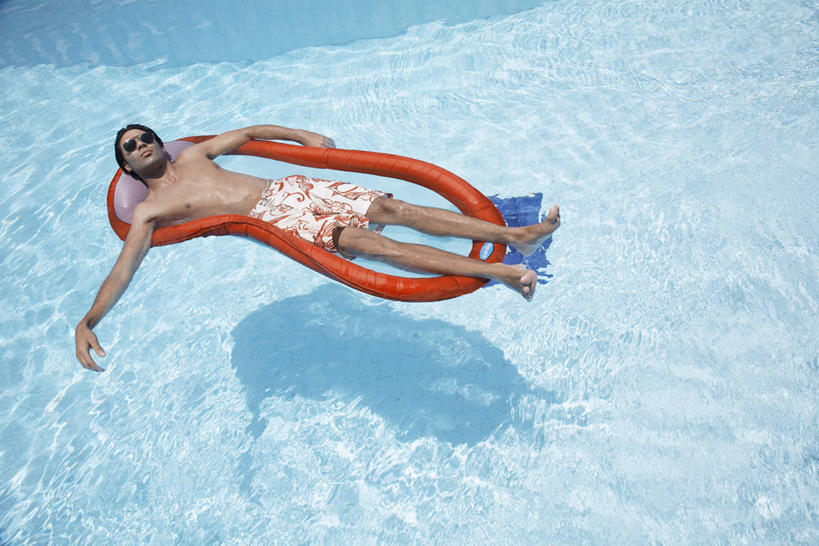 东方人,一个人,游泳池,躺,横图,俯视,室外,白天,日光浴,水,亚洲,仅一个男性,仅一个人,一副,护肤,阴影,短裤,裤子,光线,墨镜,眼镜,影子,水池,水面,黄种人,泳池,裸露,仅一个年轻男性,阳光,太阳镜,太阳眼镜,保养,享受,休闲,遮阳镜,放松,搭,保健,沙滩裤,搭着,裸,卧着,男人,男性,年轻男性,亚洲人,躺着,卧,彩图,高角度拍摄,全身,美黑