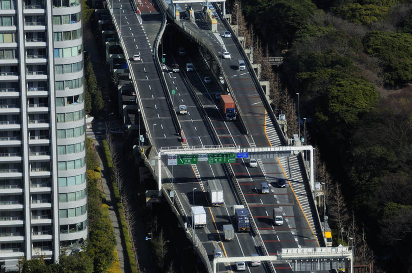 无人,高楼大厦,横图,俯视,航拍,室外,白天,度假,美景,植物,城市风光,城市,大桥,大厦,道路,建筑,路,摩天大楼,桥梁,公路,汽车,东京,日本,亚洲,阴影,光线,影子,景观,高架,桥,分界线,停车线,交通,娱乐,车,树,树木,绿色,阳光,自然,交通工具,轿车,享受,休闲,景色,放松,生长,成长,车行道,车行道分界线,鸟瞰,载具,标线,高架桥,东亚,车行线,高架道路,跨线桥,本州,关东地方,本州岛,日本国,东京都,首都高速,首都高速道路,马路,彩图,高角度拍摄,大楼,高层建筑,高楼,摩天楼