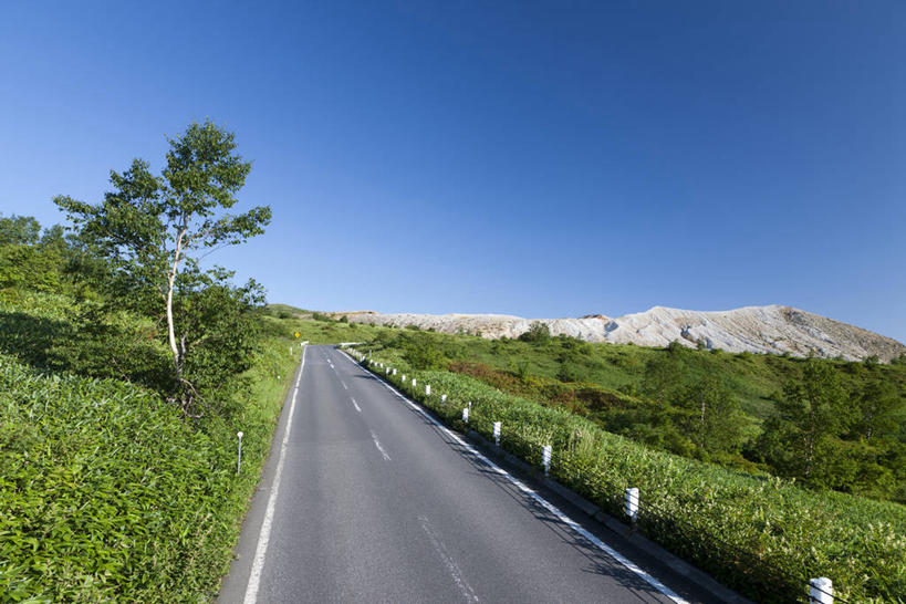 无人,公园,横图,室外,白天,正面,消失点,旅游,度假,草地,草坪,美景,植物,道路,路,公路,长野县,日本,亚洲,阴影,光线,影子,景观,分界线,停车线,交通,娱乐,草,树,树木,蓝色,绿色,蓝天,天空,阳光,自然,天,享受,休闲,景色,放松,生长,晴朗,成长,车行道,车行道分界线,自然风光,标线,东亚,车行线,本州,万里无云,关东地方,本州岛,日本国,中部地方,群马,群马县,长野,新潟,新潟县,国立公园,晴空,晴空万里,马路,彩图,没影点,灭点,草津白根山,上信越高原国立公园