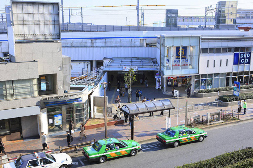 西方人,走,横图,俯视,室外,白天,度假,美景,植物,城市风光,城市,道路,路,公路,出租车,车站,汽车,东京,欧洲,日本,欧洲人,亚洲,阴影,服装,光线,影子,景观,站台,交通,许多人,休闲装,娱乐,月台,车,树,树木,衣服,绿色,阳光,自然,交通工具,轿车,一群人,享受,休闲,休闲服,景色,放松,服饰,生长,成长,载具,的士,计程车,东亚,本州,关东地方,本州岛,日本国,东京都,男人,男性,年轻男性,年轻女性,女人,女性,白种人,马路,步行,散步,走路,彩图,高角度拍摄,全身,公共汽车站,汽车车站,汽车站,世田谷区,二子玉川站
