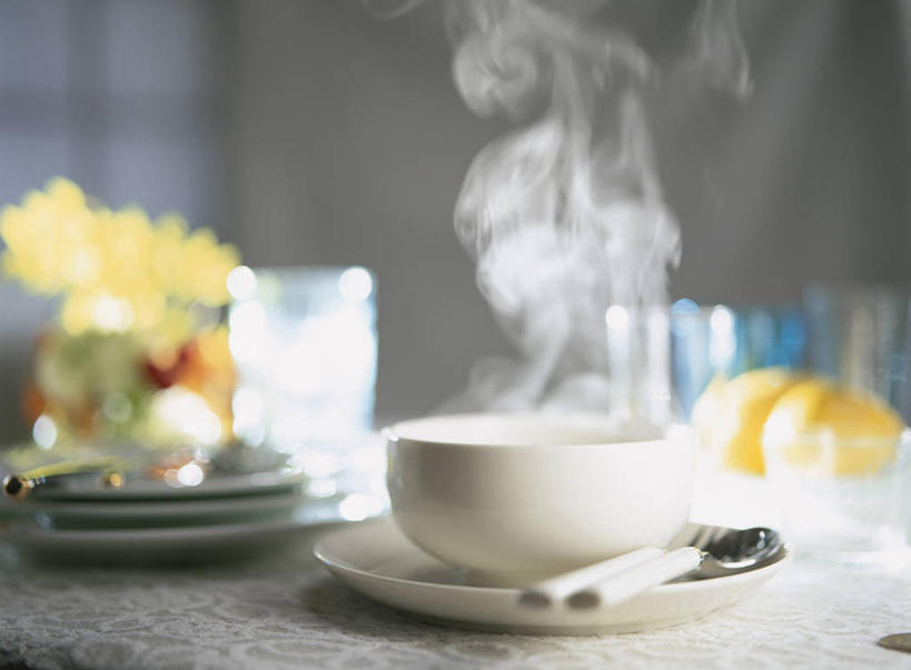 无人,横图,室内,特写,白天,正面,雾,餐桌,桌子,杯子,餐具,一把,沸腾,朦胧,模糊,盛开,蒸汽,碟子,盘,勺子,陶瓷,墙,陶瓷制品,水蒸气,花蕾,墙壁,墙面,玻璃制品,花,花瓣,花朵,鲜花,盘子,容器,水杯,调羹,碟,汤匙,碗,花苞,花蕊,餐台,储藏,储存,蒸发,玻璃杯,彩图,贮存