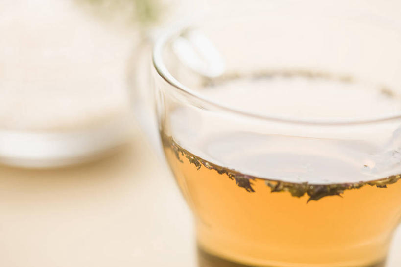 无人,横图,俯视,室内,特写,白天,餐桌,桌子,杯子,玻璃,阴影,朦胧,模糊,反射,影子,凉茶,玻璃制品,饮料,一个,水杯,清热,摄影,影棚,单个,餐台,解毒,下火,茶杯,彩图,高角度拍摄,影棚拍摄,拍摄