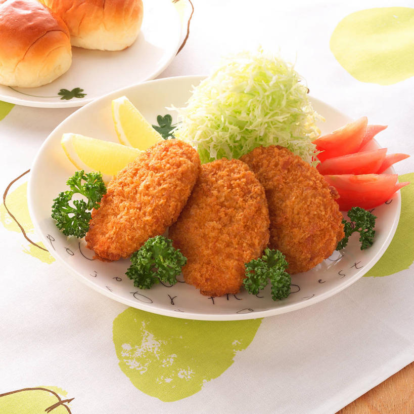 无人,横图,俯视,室内,特写,白天,烹饪,西餐,餐桌,桌面,桌子,萝卜,胡萝卜,蔬菜,餐具,阴影,朦胧,模糊,新鲜,反射,布料,碟子,盘,影子,莴苣,莴笋,调料,酱料,酱汁,肉,蔬菜沙拉,鱼肉,佐料,沙拉,料理,食品,调味品,调味料,布纹,色拉,酱,沙拉酱,沙律,菜肴,美食,肉类,桌布,食物,盘子,餐巾,碟,台布,西式,佳肴,有机食品,绿色食品,餐台,色拉酱,黄萝卜,番萝卜,肉食,香笋,千金菜,红萝卜,甘荀,餐桌布,彩图,高角度拍摄,丁香萝卜,胡芦菔金,金笋