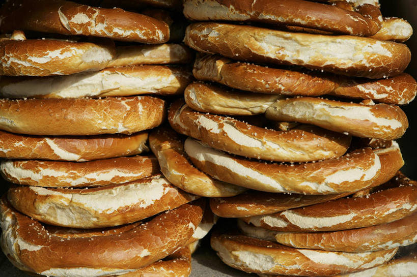 点心,无人,横图,室内,特写,白天,正面,桌面,桌子,一排,许多,阴影,整齐,反射,木制,影子,调料,盐,食品,棕色,调味品,调味料,食盐,食物,排列,木制品,饼干,零食,摄影,影棚,堆,队列,彩图,影棚拍摄,拍摄