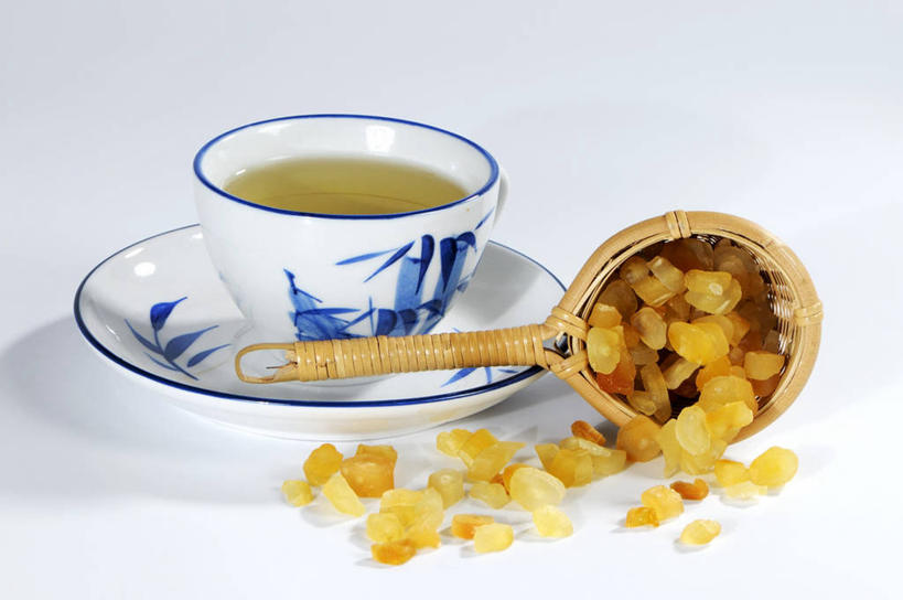无人,横图,俯视,室内,特写,白天,白色背景,绘画,幸福,茶,桌面,桌子,杯子,餐具,阴影,反射,木制,彩绘,瓷器,碟子,滤器,盘,影子,勺子,陶瓷,茶叶,娱乐,盘子,木制品,水杯,碟,享受,休闲,温馨,放松,乐趣,摄影,影棚,陶艺,提神,舒适,醒脑,漏勺,彩釉,茶杯,画画,彩图,高角度拍摄,影棚拍摄,拍摄