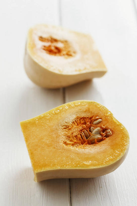 无人,竖图,俯视,室内,特写,白天,餐桌,桌子,南瓜,蔬菜,切开,阴影,新鲜,反射,影子,金瓜,食品,番瓜,食物,两个,切,摄影,有机食品,绿色食品,影棚,餐台,麦瓜,倭瓜,剖面,切面,彩图,高角度拍摄,影棚拍摄,拍摄