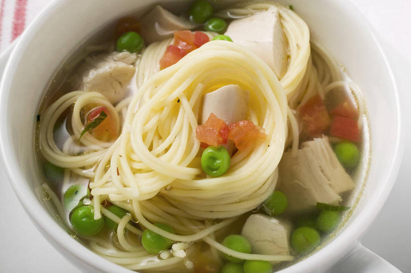 面食,面条,豆腐,意大利面,无人,横图,俯视,室内,特写,白天,烹饪,西餐,中餐,植物,桌面,桌子,豆,萝卜,胡萝卜,蔬菜,阴影,新鲜,反射,木制,影子,陶瓷,豆类,豆子,鸡肉,面,肉,料理,食品,陶瓷制品,菜肴,美食,肉类,食物,一个,木制品,容器,碗,中式,西式,佳肴,有机食品,绿色食品,单个,储藏,豆制品,储存,肉食,豆科,青大豆,青豆,红萝卜,甘荀,彩图,高角度拍摄,贮存