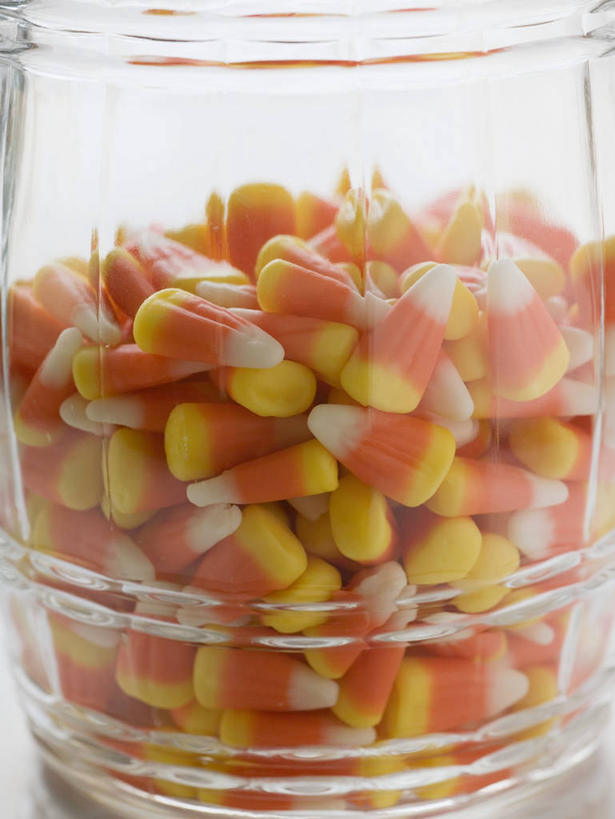 无人,竖图,俯视,室内,特写,白天,白色背景,餐桌,桌子,玻璃,一堆,许多,阴影,堆叠,堆积,节日,庆祝,反射,影子,食品,糖,糖果,甜点,甜品,软糖,文化,玻璃制品,食物,一个,玻璃瓶,瓶子,甜食,庆典,万圣节,摄影,影棚,单个,餐台,纪念,堆,广口瓶,彩图,高角度拍摄,影棚拍摄,拍摄