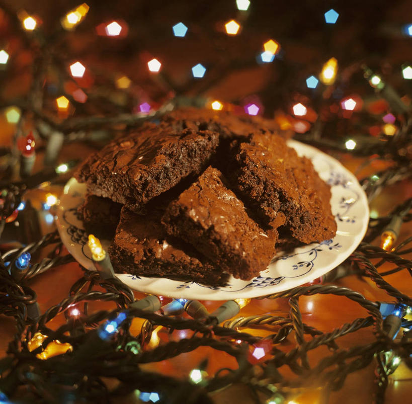 无人,横图,俯视,室内,特写,白天,餐桌,桌子,照明,一堆,许多,阴影,堆叠,堆积,朦胧,模糊,光线,彩灯,影子,灯光,核桃,食品,糖,糖果,坚果,甜点,甜品,果实,灯,食物,灯具,甜食,干果,巧克力,摄影,花灯,影棚,餐台,朱古力,堆,照亮,照明设备,胡桃,羌桃,彩图,高角度拍摄,影棚拍摄,拍摄