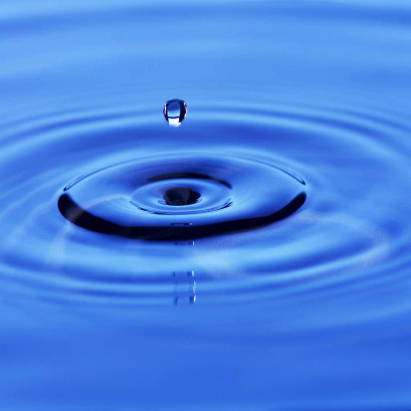 无人,方图,俯视,室内,特写,白天,水,阴影,飞溅,溅,透明,反射,圆形,液体,影子,圆圈,水滴,水珠,蓝色,喷洒,理智,沉静,冷色,高深,冷淡,彩图,高角度拍摄